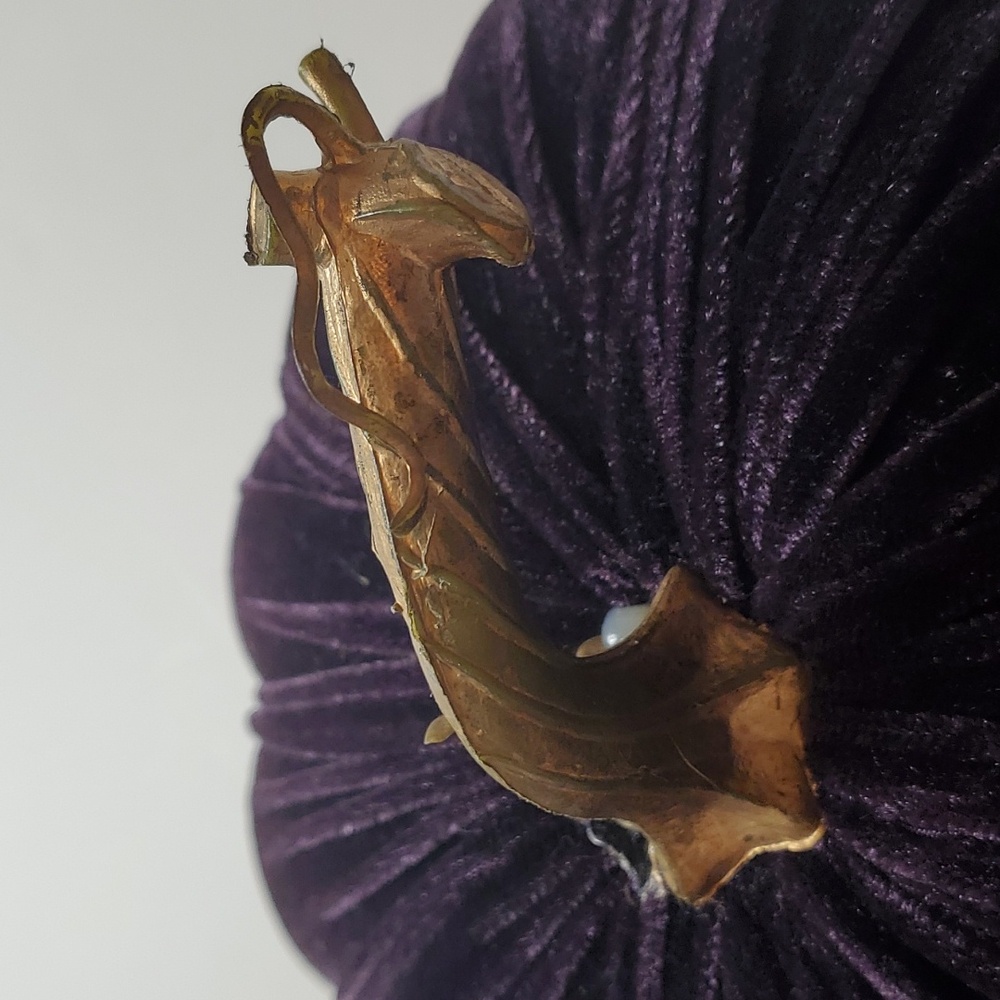 Deep purple velvet pumpkin - Picture 3 of 5